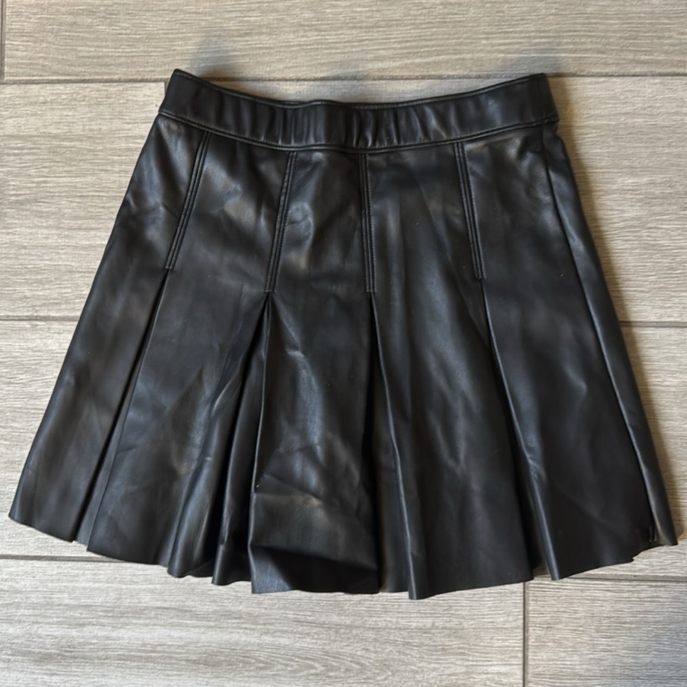 Hollister Faux Leather Black Pleated Skirt Size Small - Picture 6 of 7